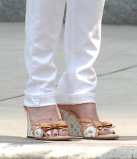 Melanie Griffith feet photo thumbnail