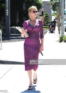 Melanie Griffith feet photo thumbnail