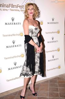 Melanie Griffith feet photo thumbnail