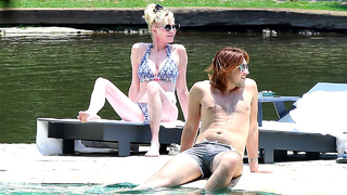 Melanie Griffith feet photo thumbnail