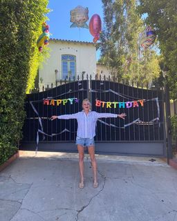 Melanie Griffith feet photo thumbnail