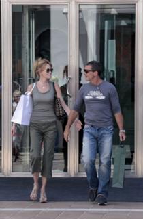 Melanie Griffith feet photo thumbnail