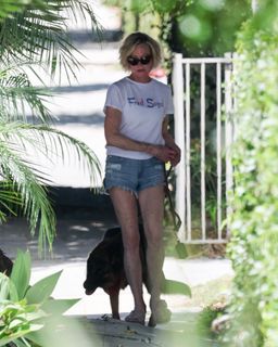 Melanie Griffith feet photo 8