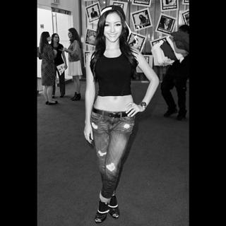 Melanie Iglesias feet photo thumbnail