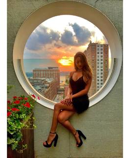 Melanie Iglesias feet photo thumbnail