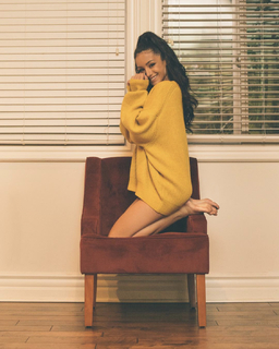 Melanie Iglesias feet photo thumbnail