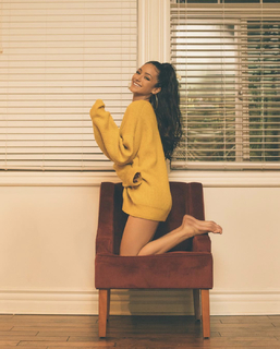 Melanie Iglesias feet photo thumbnail