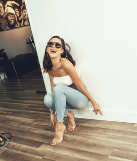 Melanie Iglesias feet photo thumbnail
