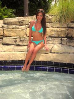 Melanie Iglesias feet photo thumbnail