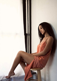 Melanie Iglesias feet photo thumbnail