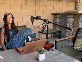 Melanie Iglesias feet photo thumbnail