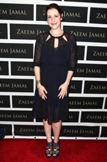 Melanie Lynskey feet photo thumbnail