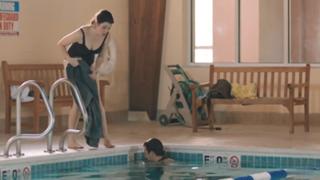 Melanie Lynskey feet photo thumbnail