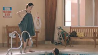 Melanie Lynskey feet photo thumbnail
