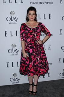 Melanie Lynskey feet photo thumbnail
