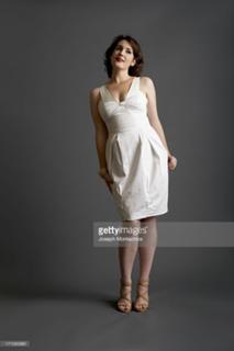 Melanie Lynskey feet photo thumbnail