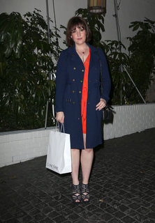 Melanie Lynskey feet photo thumbnail