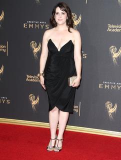 Melanie Lynskey feet photo thumbnail