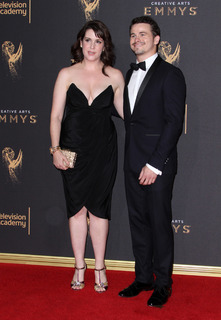 Melanie Lynskey feet photo thumbnail