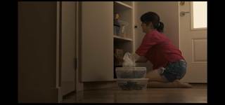 Melanie Lynskey feet photo thumbnail
