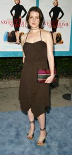 Melanie Lynskey feet photo thumbnail