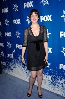 Melanie Lynskey feet photo thumbnail