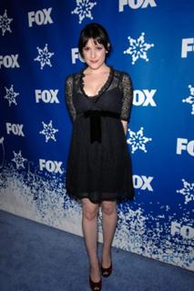 Melanie Lynskey feet photo thumbnail