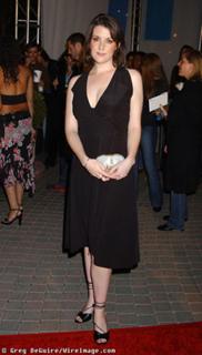 Melanie Lynskey feet photo thumbnail