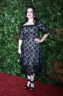 Melanie Lynskey feet photo thumbnail