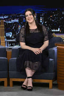 Melanie Lynskey feet photo thumbnail