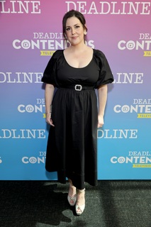 Melanie Lynskey feet photo thumbnail