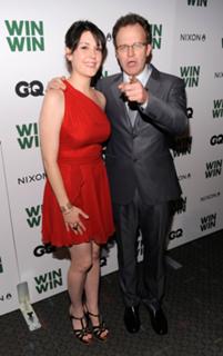 Melanie Lynskey feet photo thumbnail