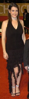 Melanie Lynskey feet photo thumbnail