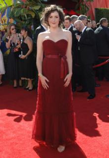 Melanie Lynskey feet photo thumbnail