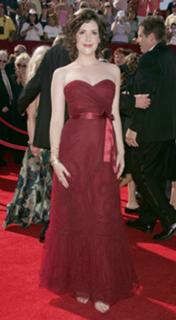 Melanie Lynskey feet photo thumbnail
