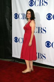 Melanie Lynskey feet photo thumbnail