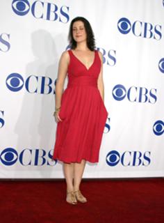 Melanie Lynskey feet photo thumbnail
