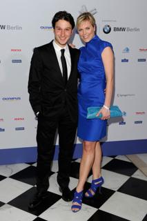 Melanie Marschke feet photo thumbnail