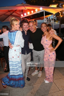 Melanie Marschke feet photo thumbnail