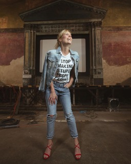 Melanie Marschke feet photo thumbnail