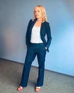 Melanie Marschke feet photo thumbnail