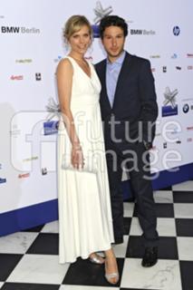 Melanie Marschke feet photo thumbnail