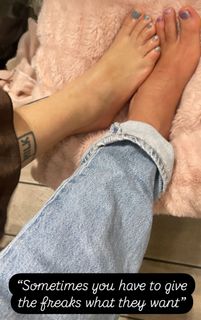 Melanie Martinez feet photo thumbnail