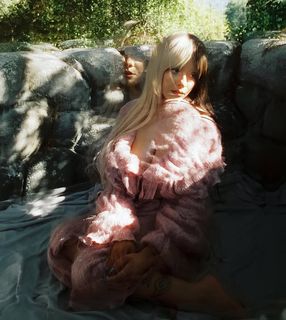 Melanie Martinez feet photo thumbnail