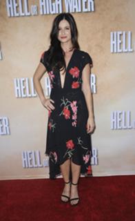 Melanie Papalia feet photo 14
