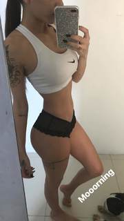 Melanie Pavola feet photo 16