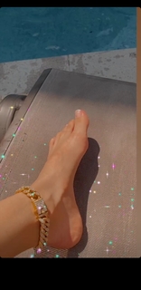 Melanie Pavola feet photo 3