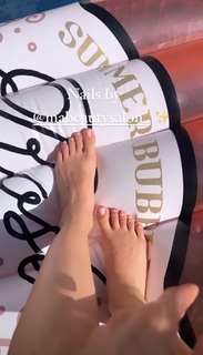 Melanie Pavola feet photo 3
