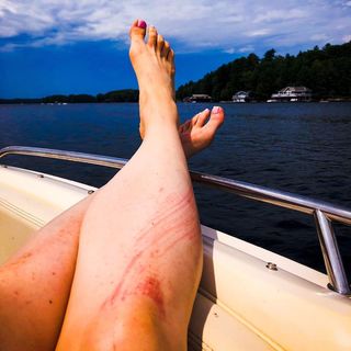 Melanie Scrofano feet photo thumbnail