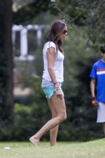 Melanie Sykes feet photo thumbnail